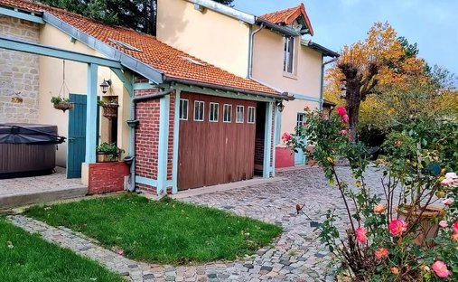 Château For Sale, 15 Rooms Le Vesinet 78110