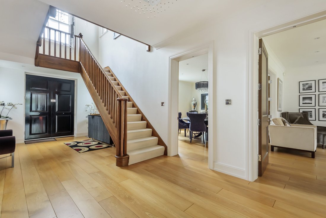 Villa in Ferney Hill, Enfield, England 5 - 16786414