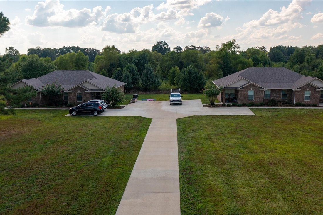 Lawrenceburg, Tennessee, United States 5 - 16790550