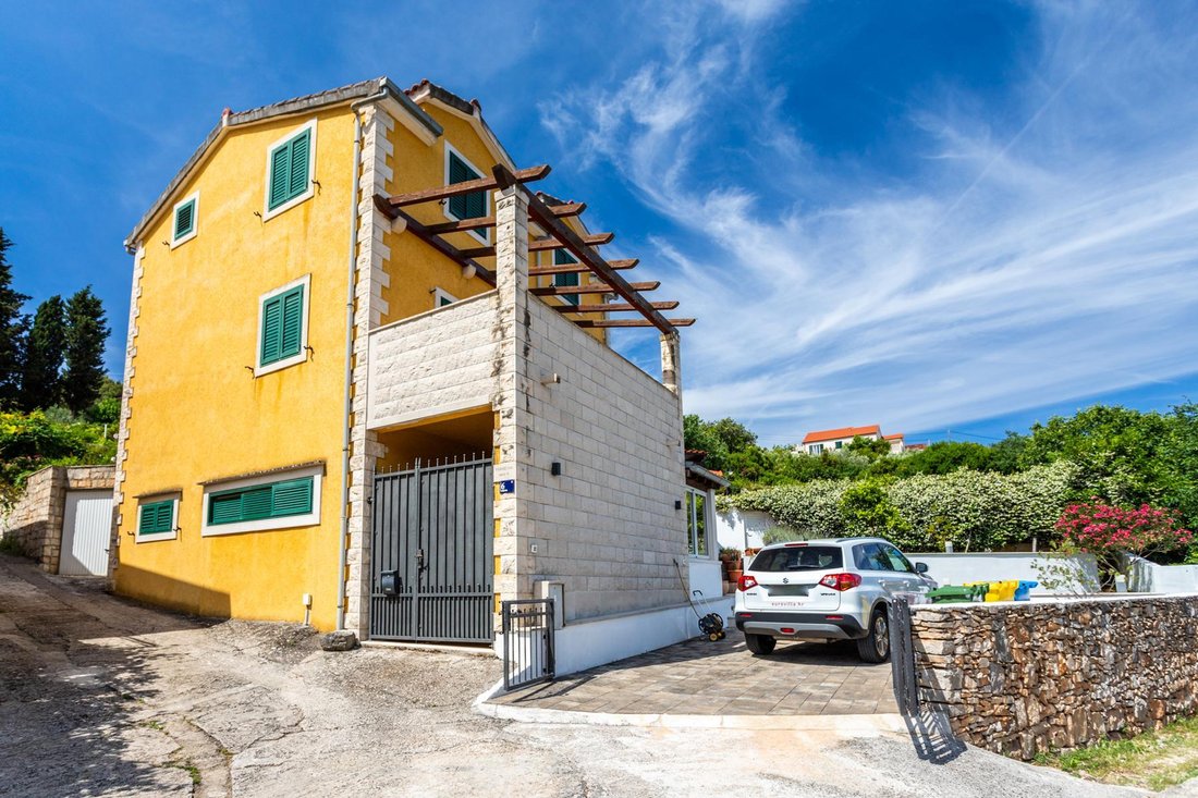 Villa in Splitska, Split-Dalmatia County, Croatia 3 - 16788812