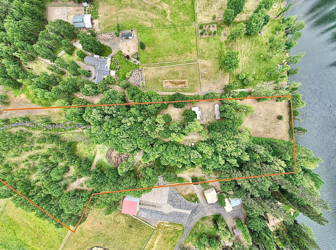 House in White City, Oregon, United States 5 - 16787338