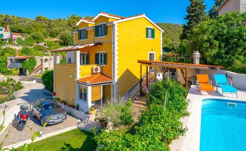 Villa in Splitska, Split-Dalmatia County, Croatia 1