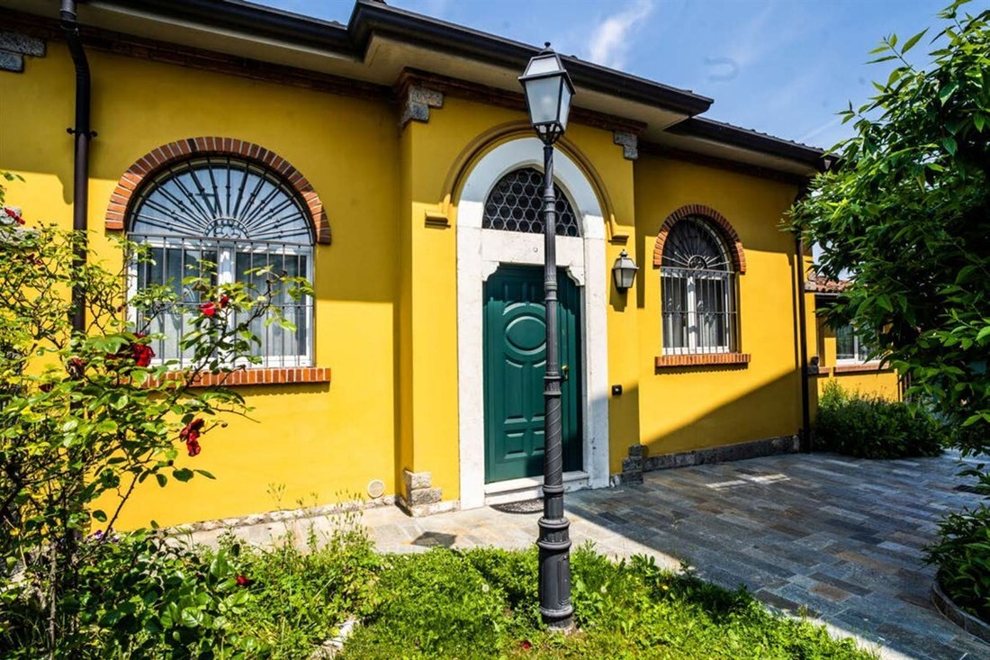 Villa in Pertica Bassa, Lombardy, Italy 5 - 16795628