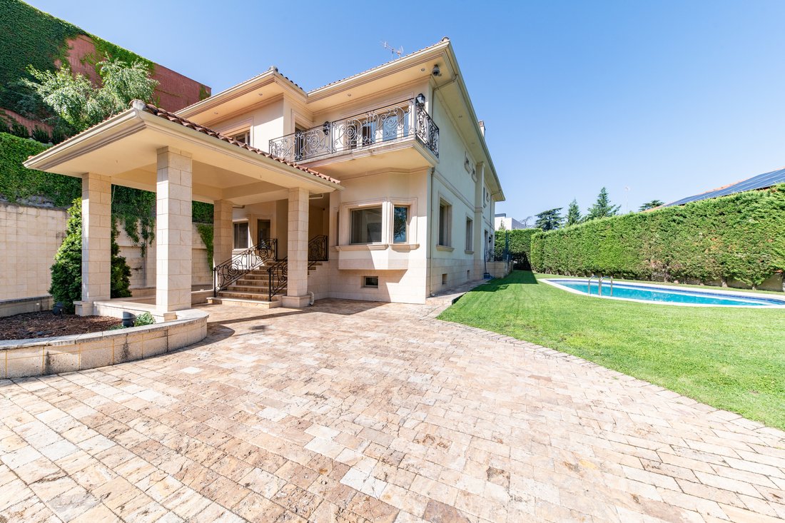 Villa in Moncloa-Aravaca, Madrid, Spain 2 - 16796992