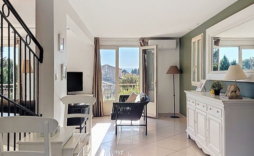 Beautiful Stone Property With Views And Pool