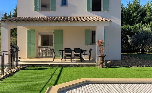 Beautiful Stone Property With Views And Pool