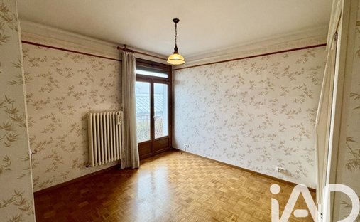 Castle for Sale in Saint-Julien-en-Genevois, Auvergne-Rhône-Alpes, France