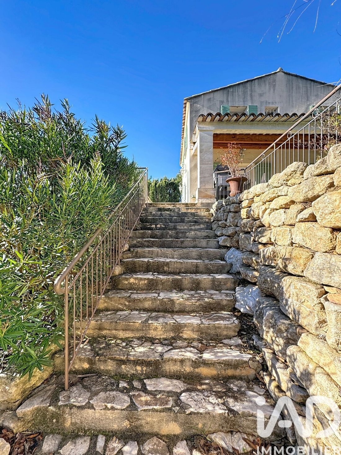 House in Saint-Saturnin-lès-Apt, Provence-Alpes-Côte d'Azur, France 1 - 16797905
