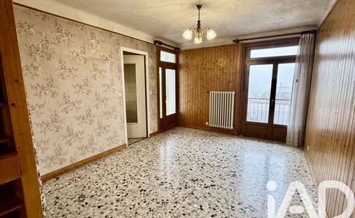 Castle for Sale in Saint-Julien-en-Genevois, Auvergne-Rhône-Alpes, France