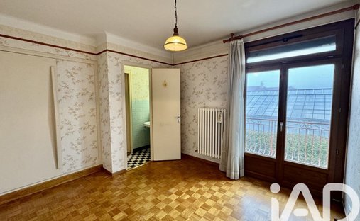 Castle for Sale in Saint-Julien-en-Genevois, Auvergne-Rhône-Alpes, France