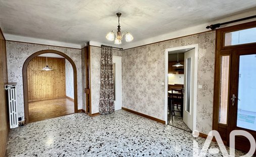 Castle for Sale in Saint-Julien-en-Genevois, Auvergne-Rhône-Alpes, France