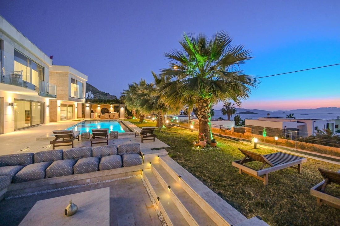 Villa in Turgutreis, Muğla, Turkey 1 - 16797629