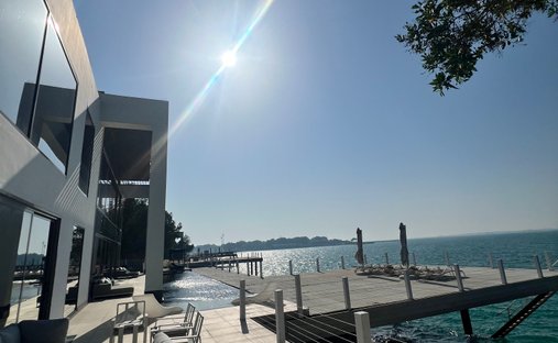 Villa in Abu Dhabi, Abu Dhabi, United Arab Emirates 1
