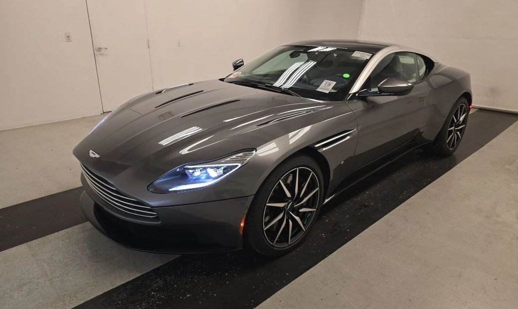 Aston Martin Jackenull