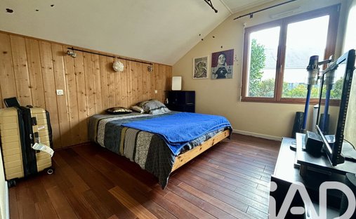 House 379m² Living Space, Great Comfort And Geothermal Energy