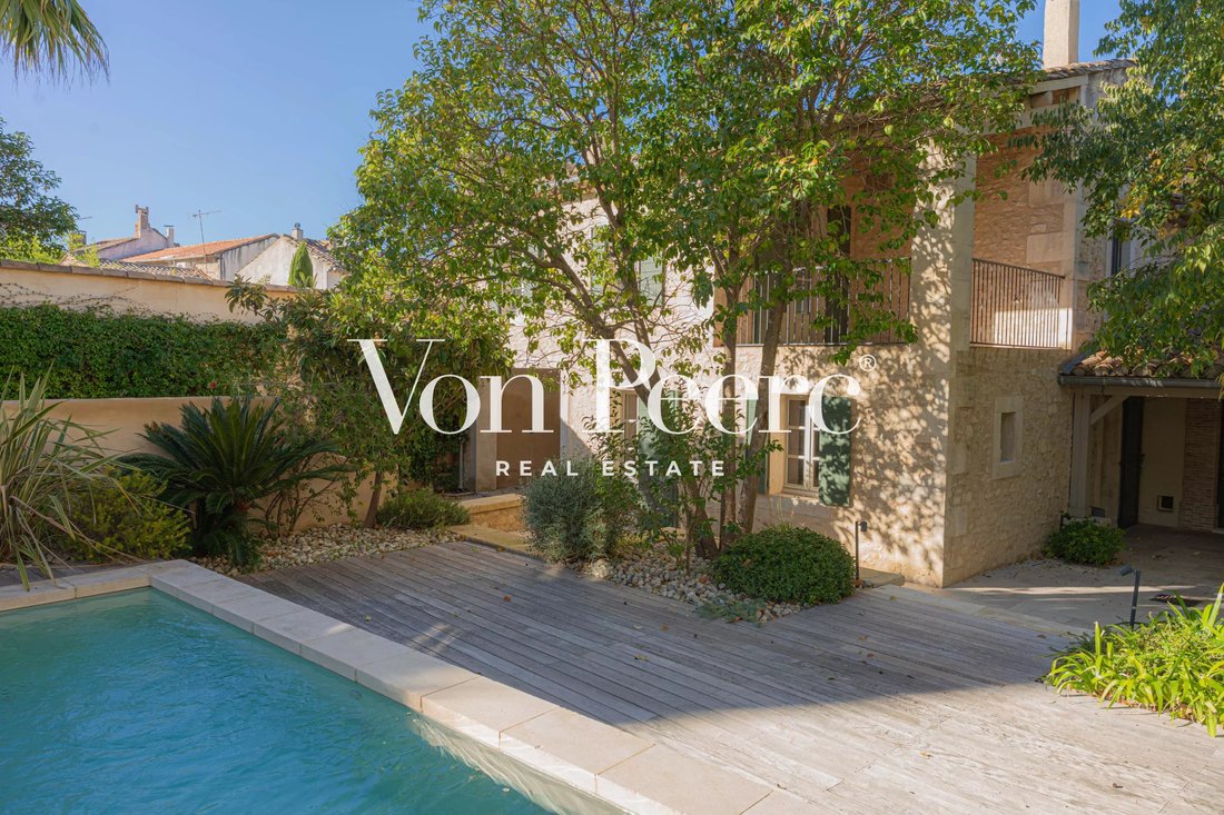 Estate in Saint-Rémy-de-Provence, Provence-Alpes-Côte d'Azur, France 1 - 16798284