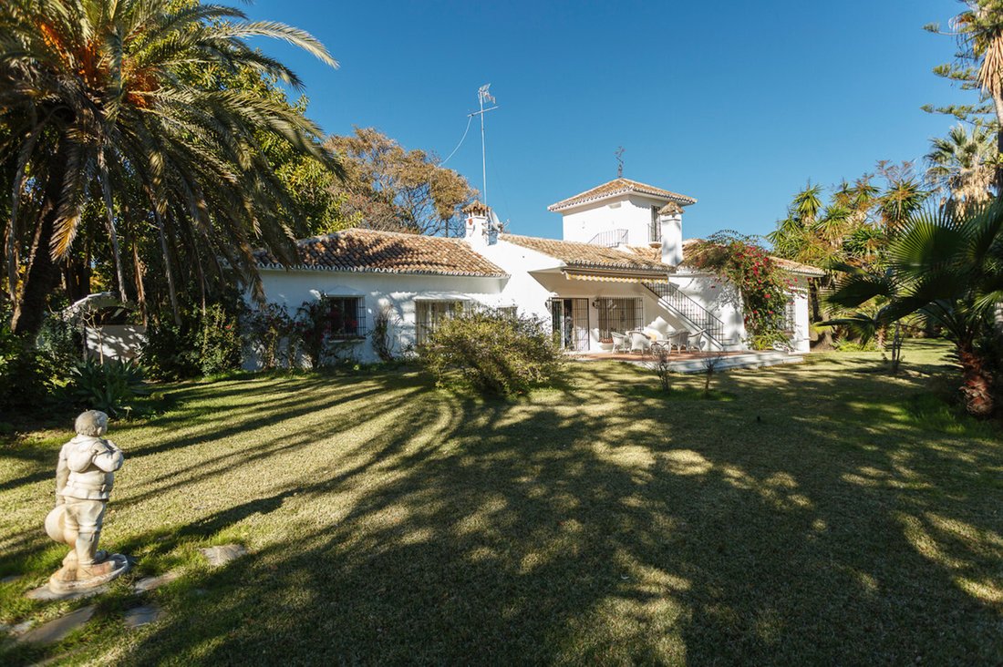 Villa in Guadalmina Baja, San Pedro de Alcantara, Spain 2 - 16805862