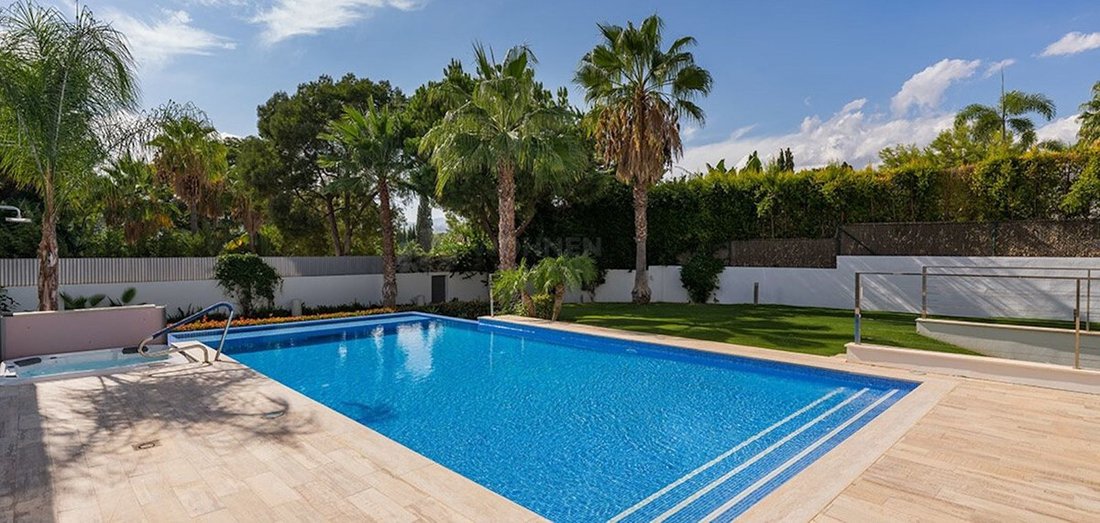 Villa in Nueva Andalucia, Marbella, Spain 3 - 16805412