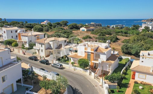 House in Olhos de Agua, Algarve, Portugal 1