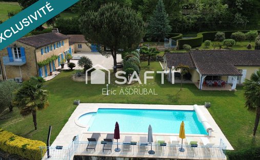 Castle for Sale in Sarlat-la-Canéda, Nouvelle-Aquitaine, France