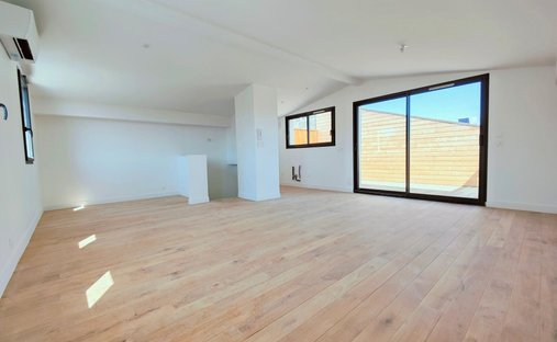 Splendid 19th Century Château, Renovated And Full Of Timeless Charm, Located Just Outside Bordeaux