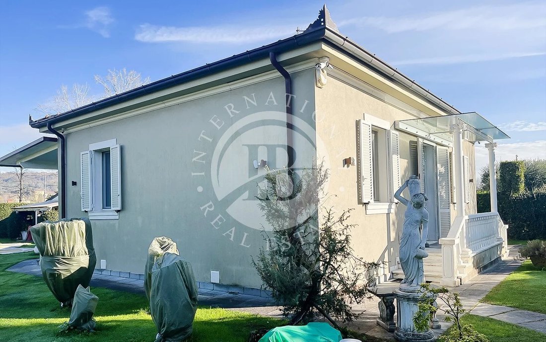 Villa in Historic Center, Lucca, Tuscany 5 - 16798721