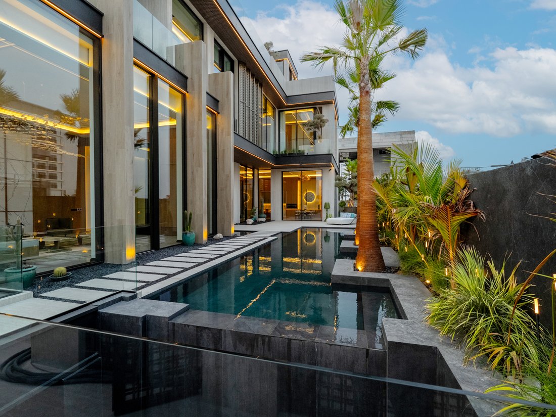 Villa in Jumeirah, Dubai, United Arab Emirates 1 - 16804134