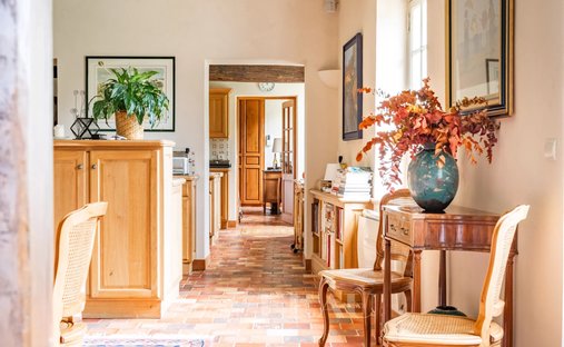 Castle for Sale in Houdan, Île-de-France, France