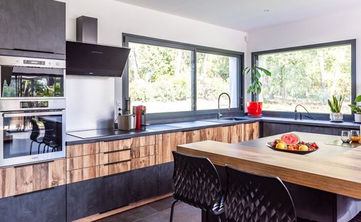 Castle for Sale in Istres, Provence-Alpes-Côte d'Azur, France