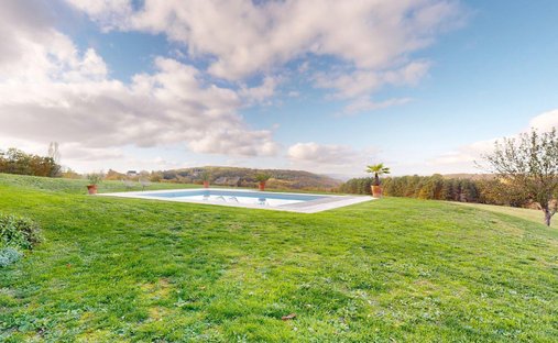 Castle for Sale in Sarlat-la-Canéda, Nouvelle-Aquitaine, France