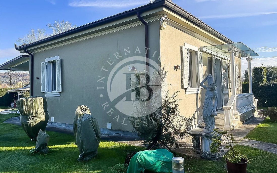 Villa in Historic Center, Lucca, Tuscany 4 - 16798721