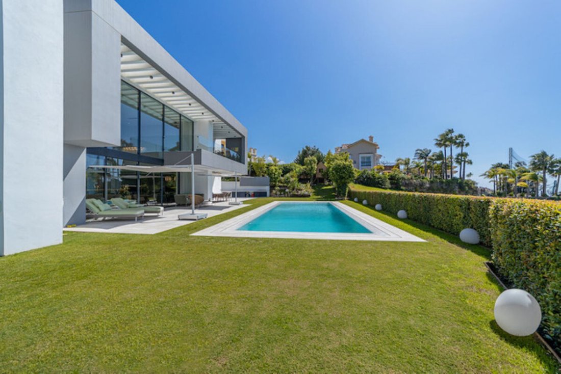 Villa in San Pedro de Alcantara, Andalusia, Spain 2 - 16805708