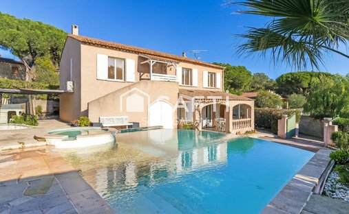 Maison à Ecarts, Roquebrune-sur-Argens, France 1