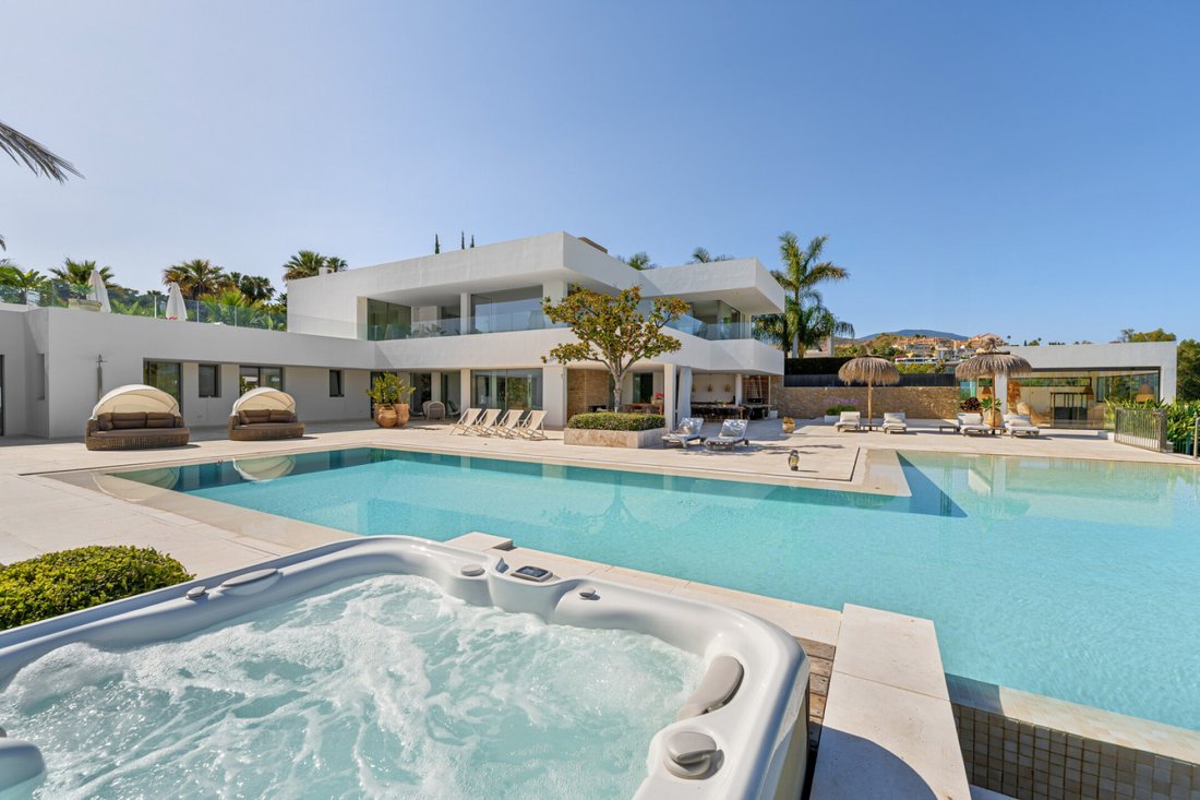 Villa in Nueva Andalucia, Marbella, Spain 1 - 16805966