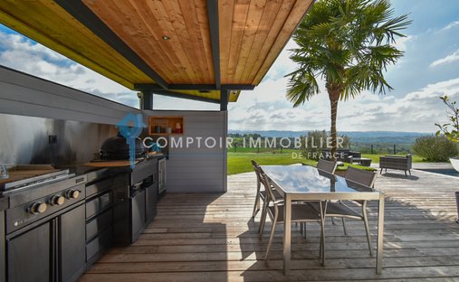 One Of Flat Roof Water Castle, Rochefort ( Commerical)