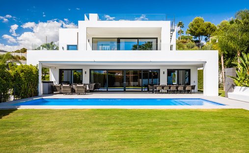 Villa in Nueva Andalucia, Marbella, Spain 1