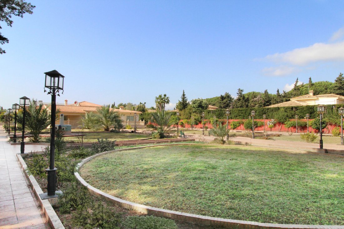 Villa in Guadalmina Baja, San Pedro de Alcantara, Spain 3 - 16805764