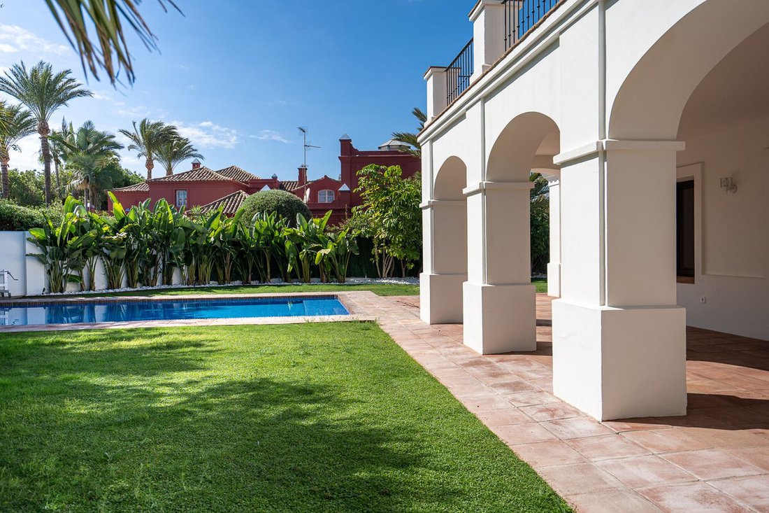 Villa in Guadalmina Baja, San Pedro de Alcantara, Spain 2 - 16805114