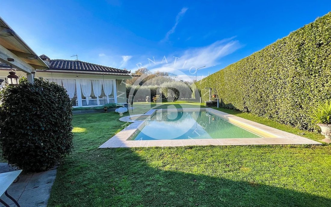 Villa in Historic Center, Lucca, Tuscany 1 - 16798721
