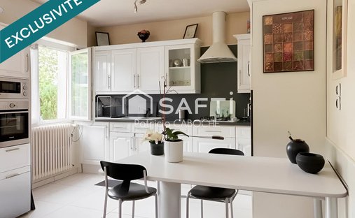 Splendid 19th Century Château, Renovated And Full Of Timeless Charm, Located Just Outside Bordeaux