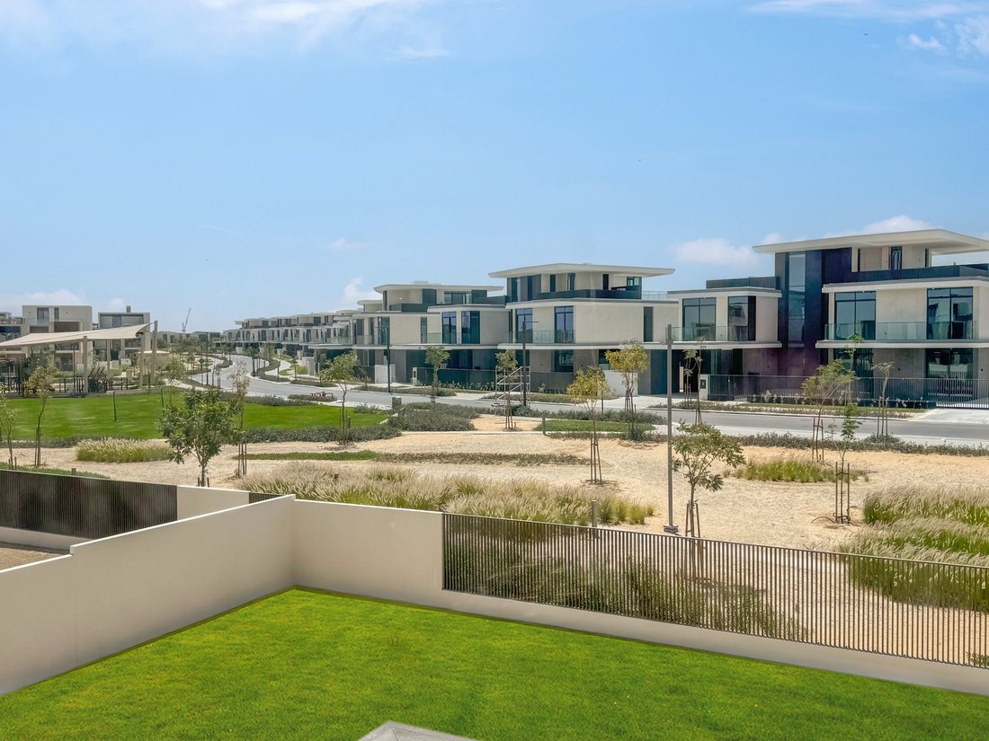 Villa in Hadaeq Sheikh Mohammed Bin Rashid, Dubai, United Arab Emirates 1 - 16804124