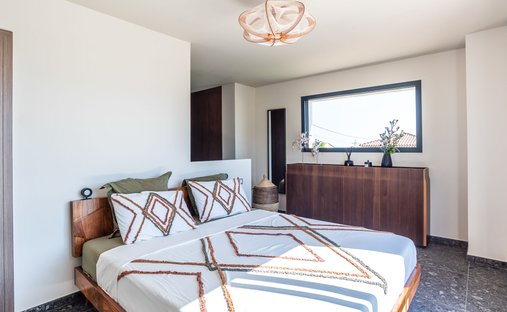 Castle for Sale in Istres, Provence-Alpes-Côte d'Azur, France