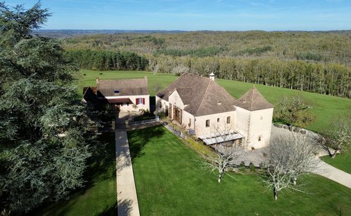 Castle for Sale in Sarlat-la-Canéda, Nouvelle-Aquitaine, France