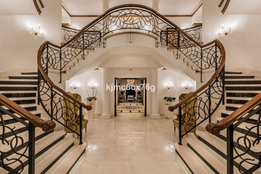 Villa in Elviria-Cabopino, Marbella, Spain 4 - 16806033