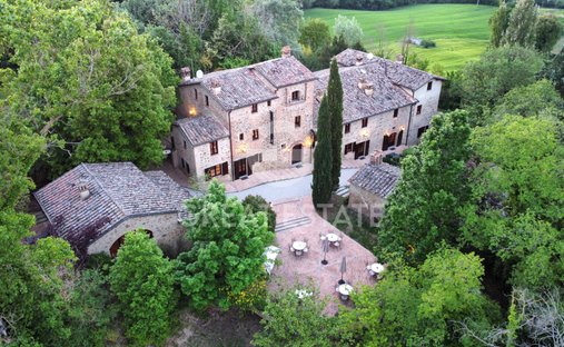 Estate in Umbertide, Umbria, Italy 1