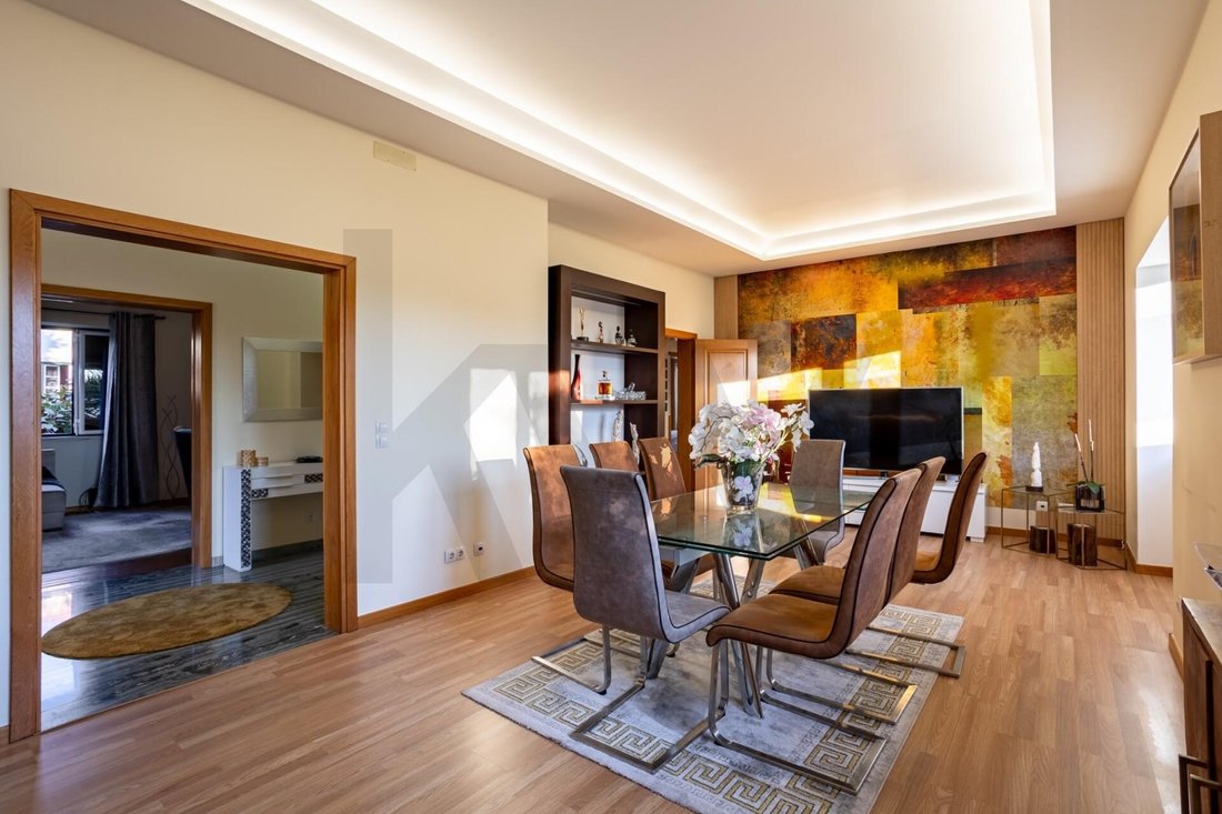 Townhouse in Rio de Mouro, Lisbon, Portugal 4 - 16803568