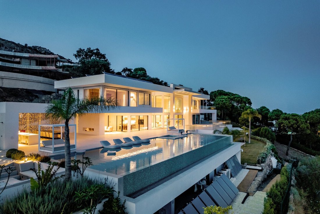 Villa in Benahavis, Andalusia, Spain 1 - 16805942
