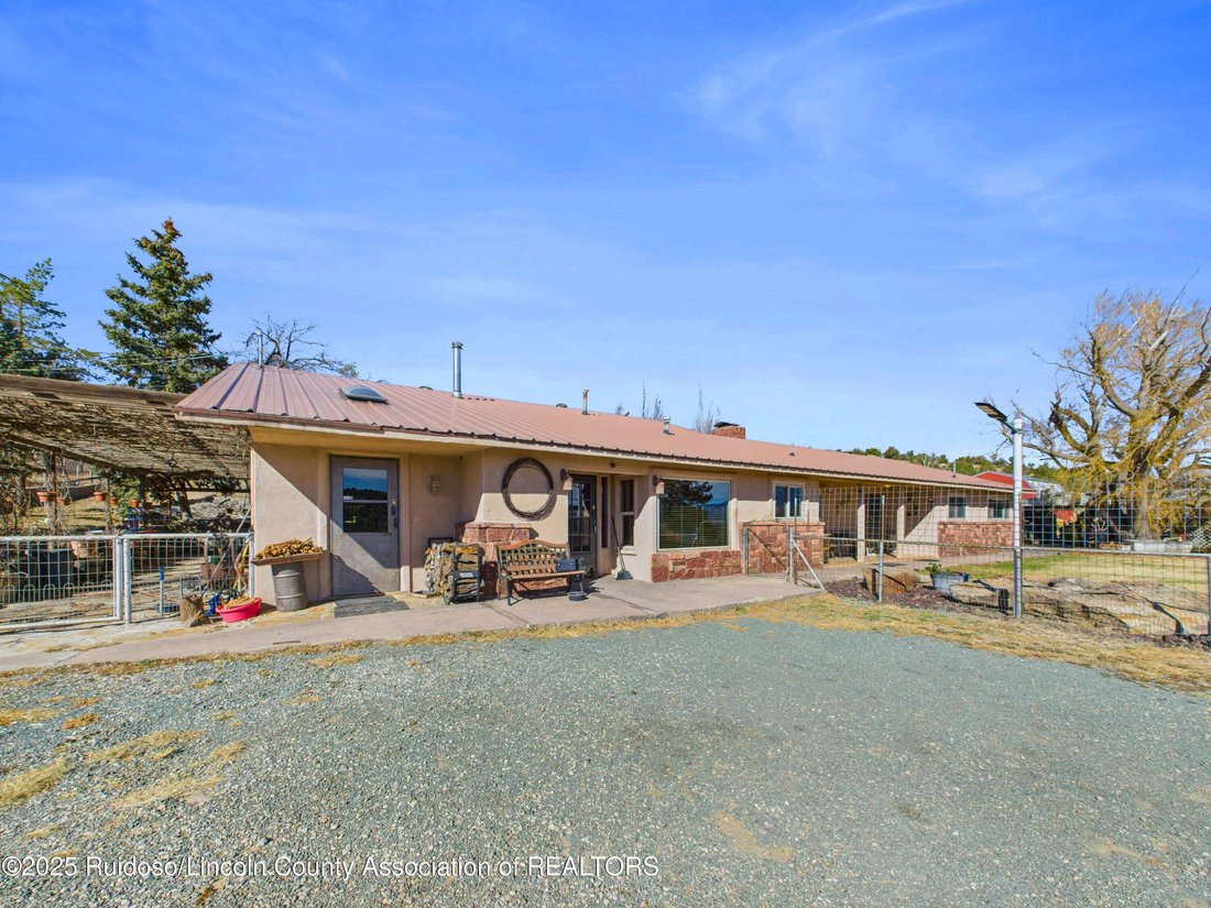 House in Capitan, New Mexico, United States 4 - 16808888