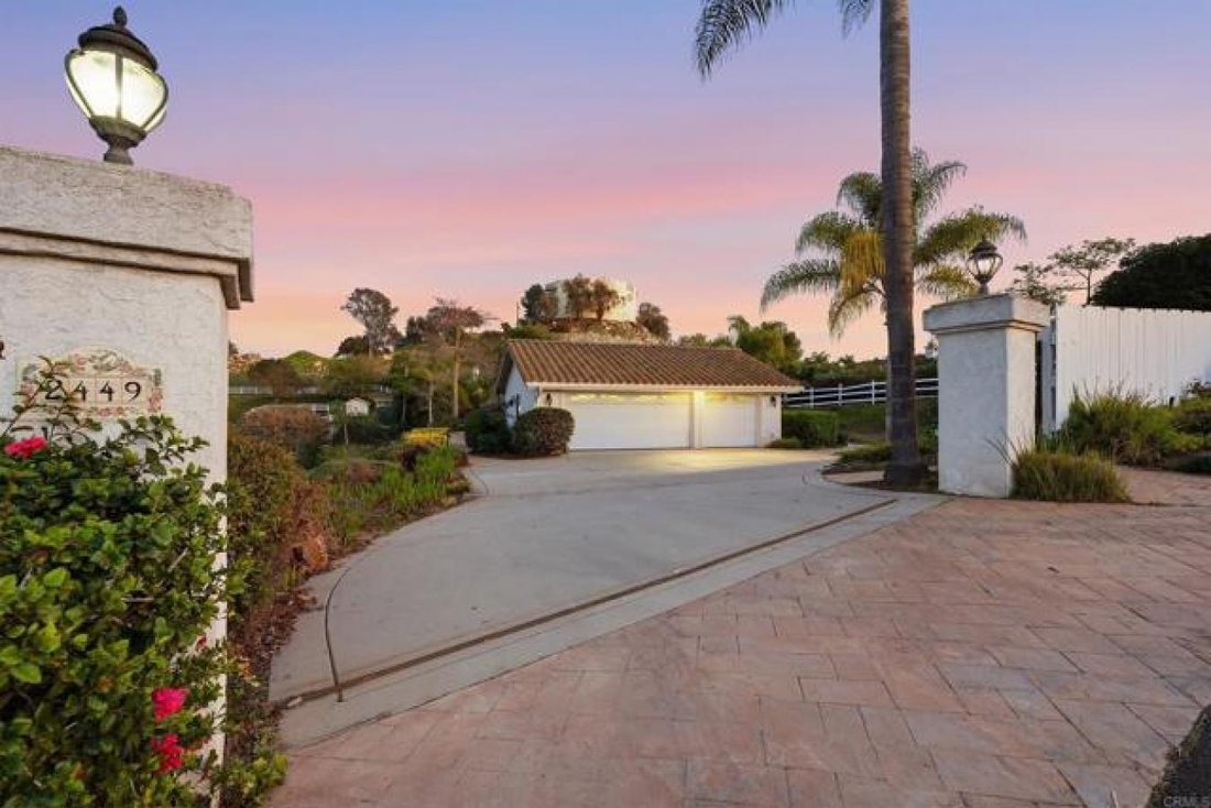 2449 Trails End In Fallbrook, California, United States For Sale (16803886)