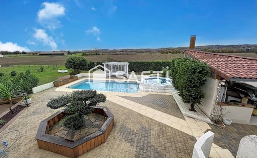 Elegant XI Xth Century Castle Beautiful Park Pool